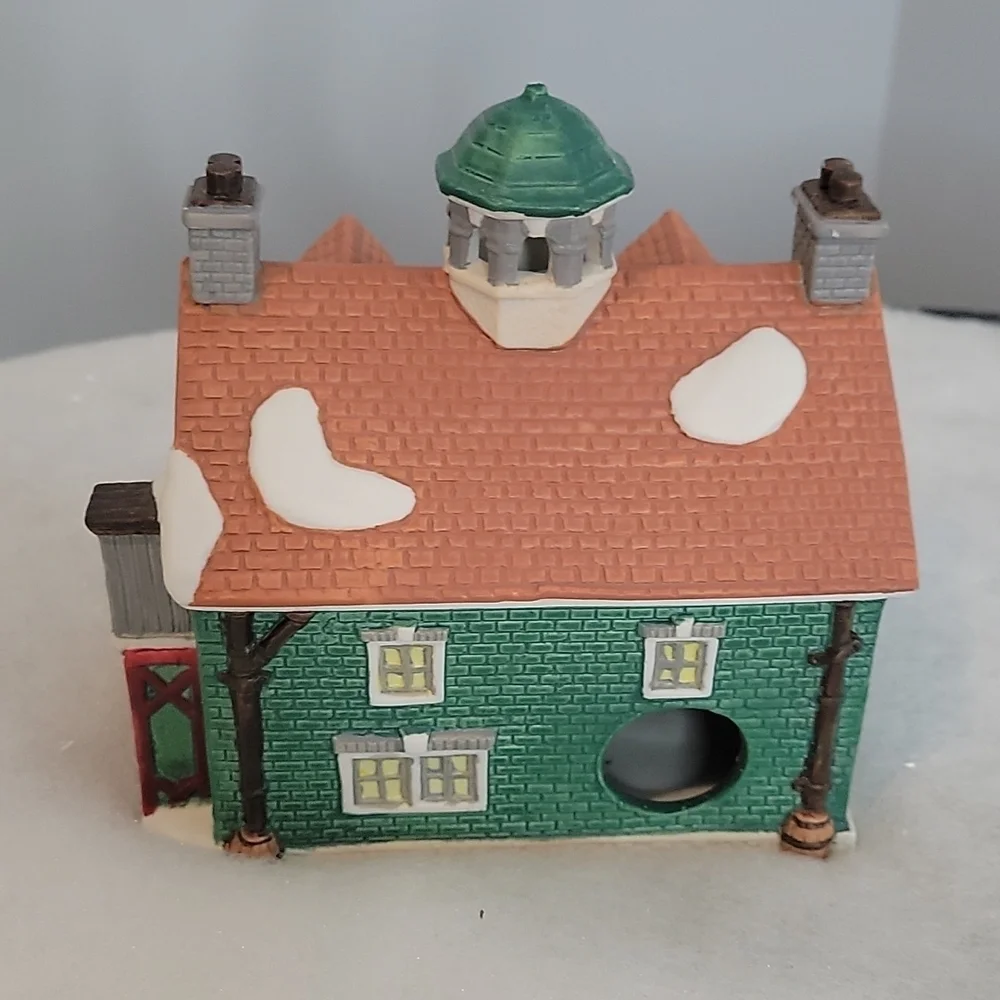 1993 Vintage Lemax Dickensvale Collectibles Town Hall Lighted House 35090